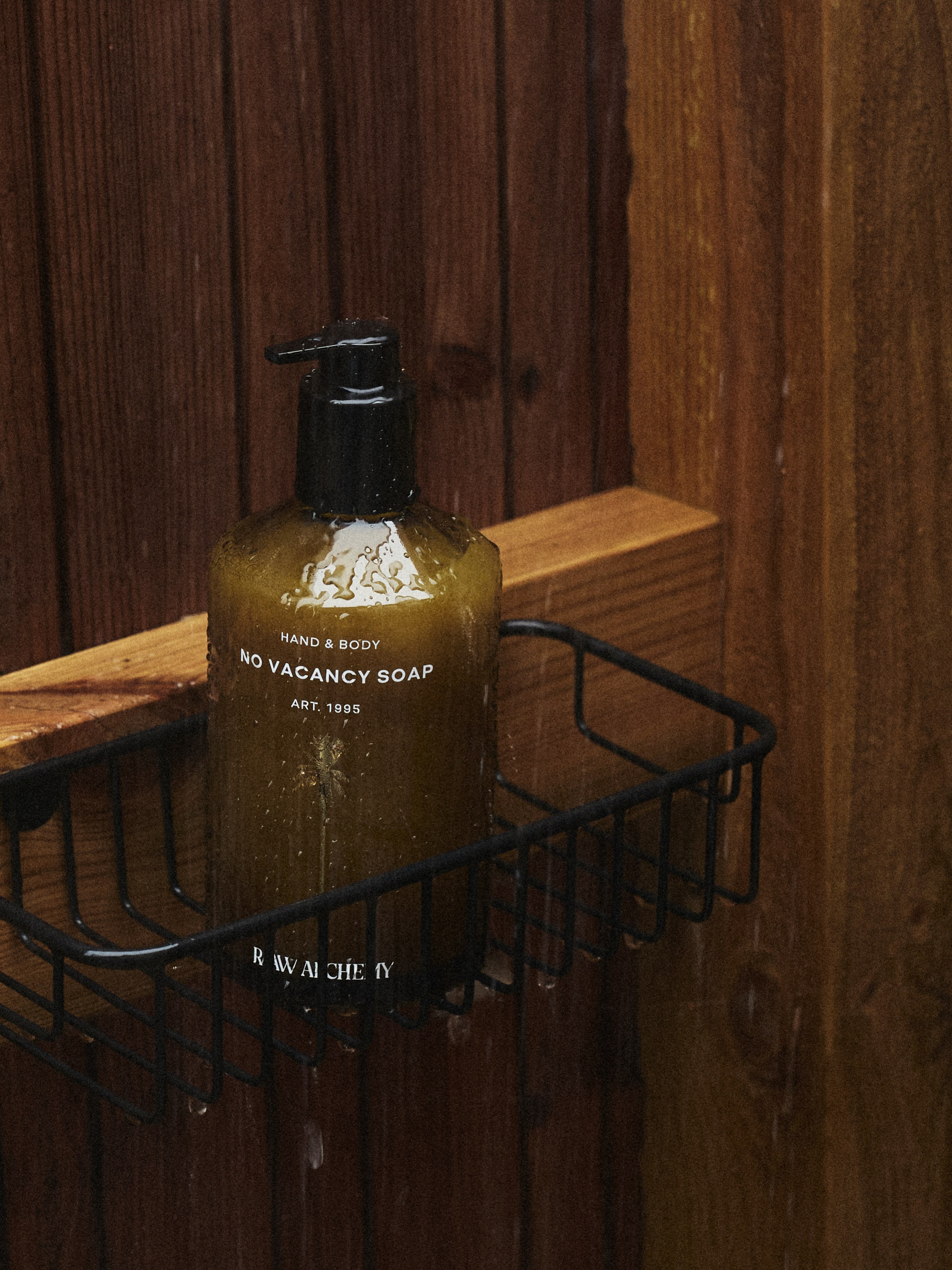 Minu isiklik lemmik - RAAW Alchemy No Vacancy Hand & Body Wash
🍋See lõhn… lihtsalt võrratu. Värske tsitrus, pehme sandlipuu ja soe merevaik – luksuslik ja sõltuvust tekitavalt hea. Lisaks puhastab õrnalt, niisutab ning jätab naha siidiselt pehmeks.
Üks neist toodetest, millest ei taha enam loobuda.🤍Saadaval LILLUNÉ e-poes.
