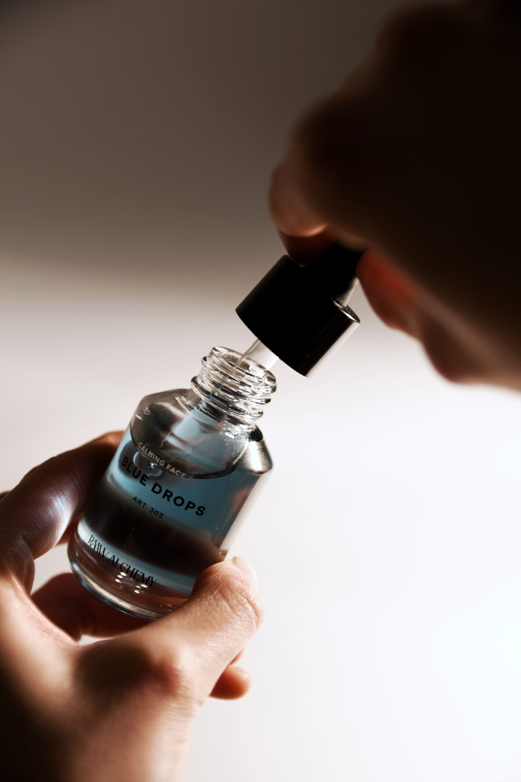RAAW Alchemy Blue Drops näoõli – sinine tilk, mis rahustab naha ja meele. - Pilt 3